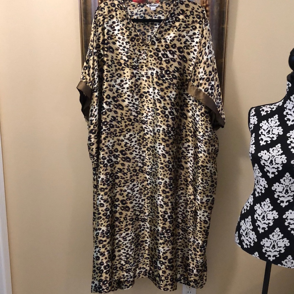 Winlar Classic Leopard, Coverup Leisurewear Silky Dolman short sleeved Gown
